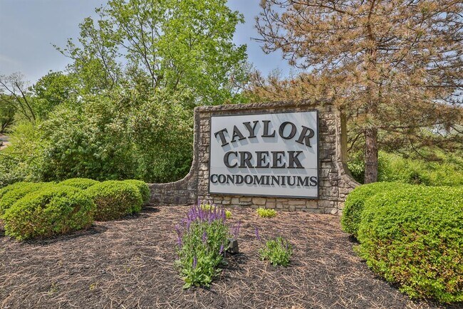 Foto del edificio - 7226 Creekview Dr