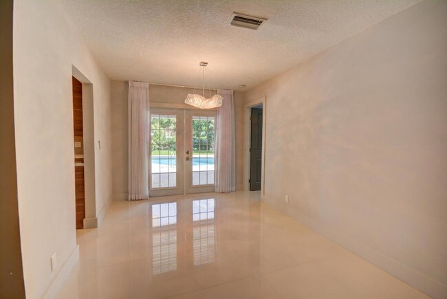 Building Photo - 451 NW Boca Raton Blvd