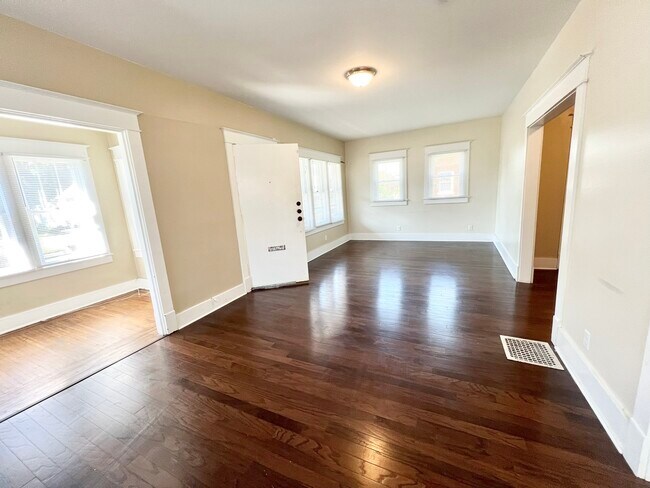 Foto del edificio - 1641 Hale Ave