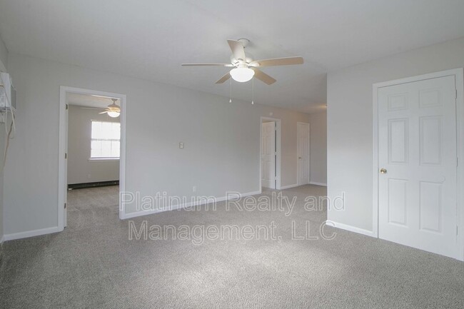 Foto del edificio - 24-424 Thompsonville Ln