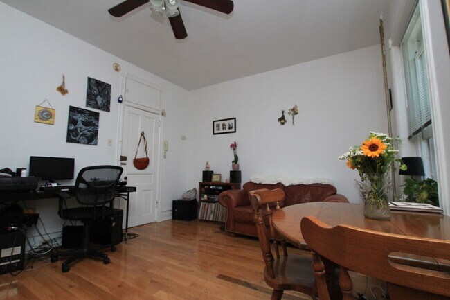 Photo - Spacious one bedroom unit, walking distance to Drexel Apartment