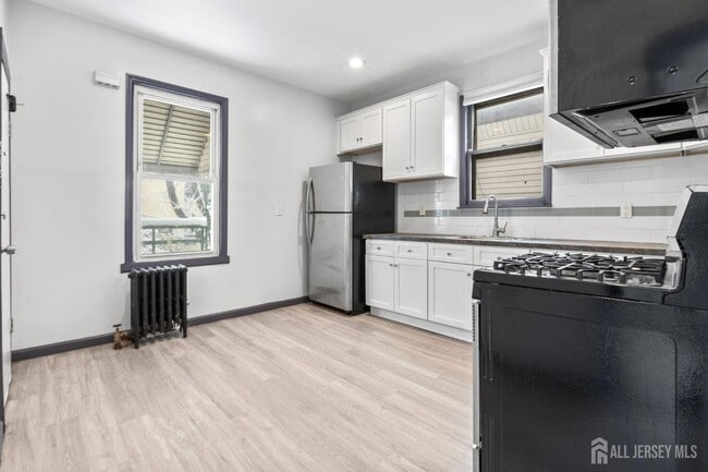 Building Photo - 211 N 13th St