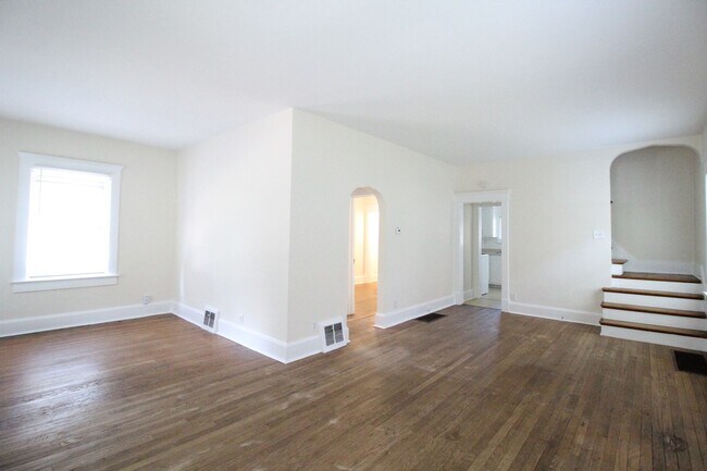 Building Photo - 2 Bedroom 1 Bath Home In Westport