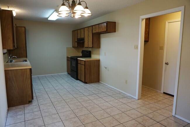 Foto del edificio - 3710 101st Available 07/09