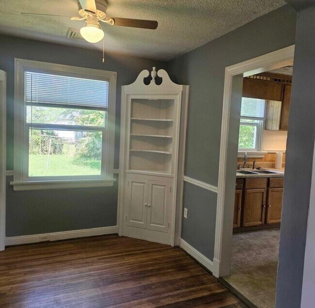 Foto del edificio - 1302 Carlisle Ave