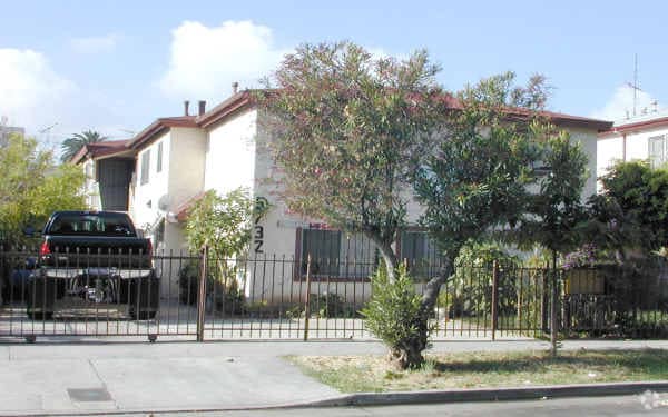 Foto del edificio - 5732 Waring Ave