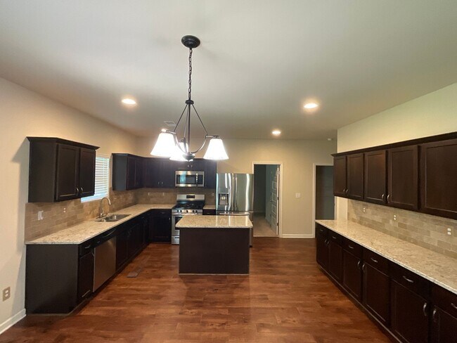 Building Photo - 4701 Southwind Rd