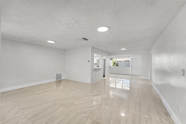 Foto del edificio - 7251 Grandview Blvd