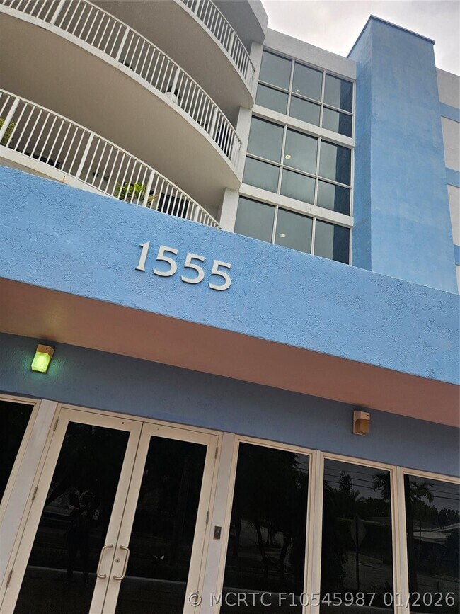 Building Photo - 1555 N Treasure Dr