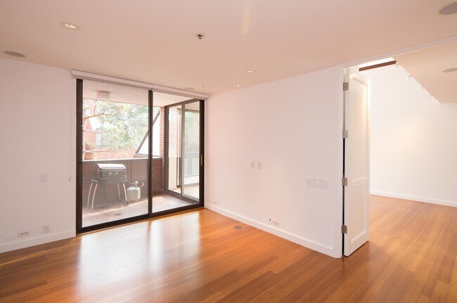 Foto del edificio - 640 Davis St