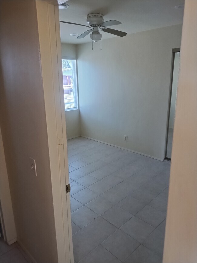 Foto del edificio - 1439 Burton St