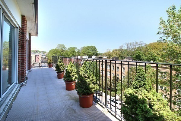Foto del edificio - 131 Sewall Ave