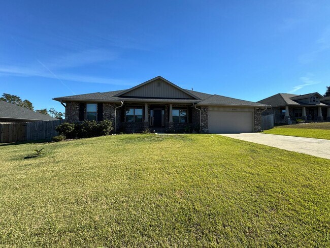 Building Photo - Stunning 4 Bedroom