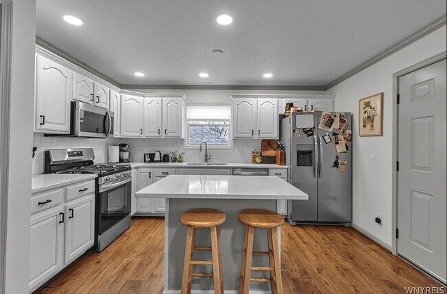 Foto del edificio - 4996 Thurston Ave