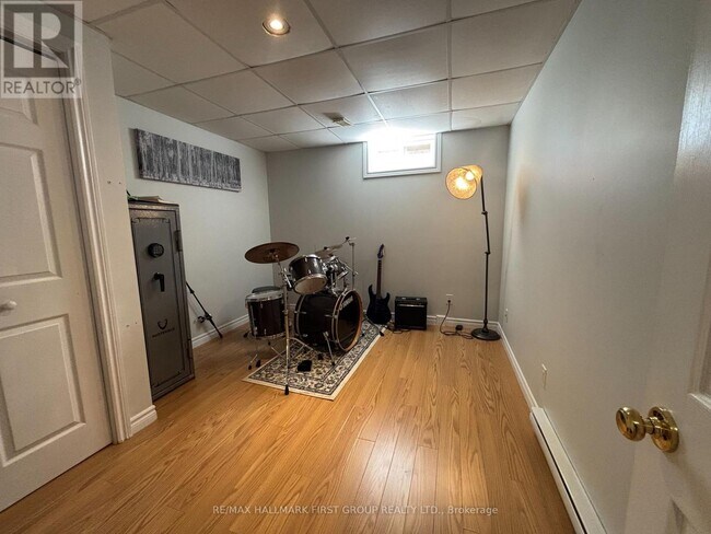 Photo du bâtiment - 640 Pinewood Dr