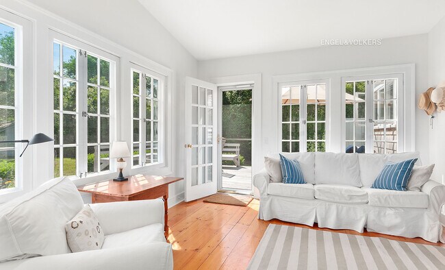 Building Photo - Three Bedroom Sag Harbor Seasonal Rental