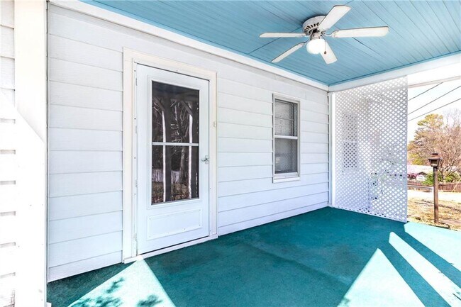 Building Photo - 583 N Assembly Dr