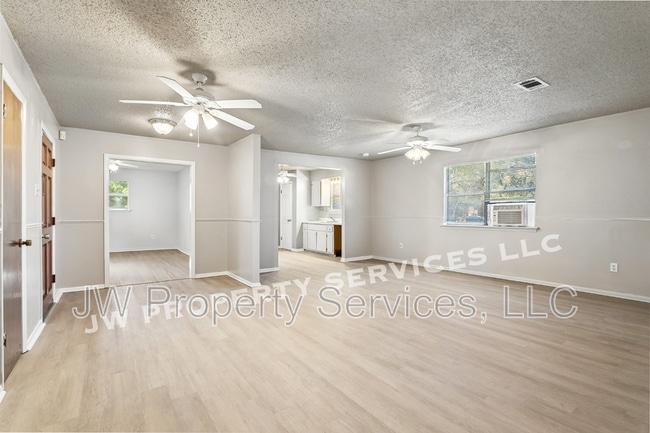 Building Photo - 206 Sunset Dr