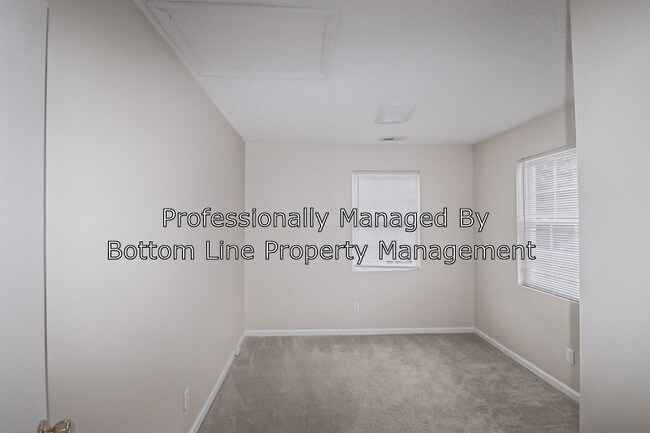 Building Photo - 1055 Mountain Crest Dr