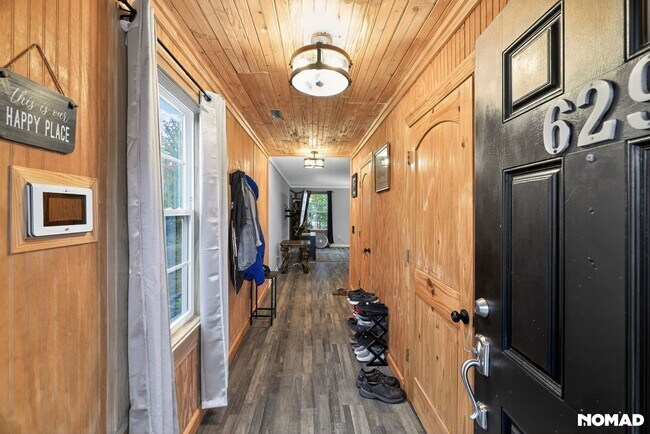 Foto del edificio - 629 Whitney Rd