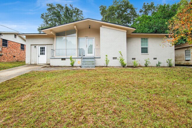 Building Photo - Updated & Well-Maintained 4 Bed/2 Bath Hom...