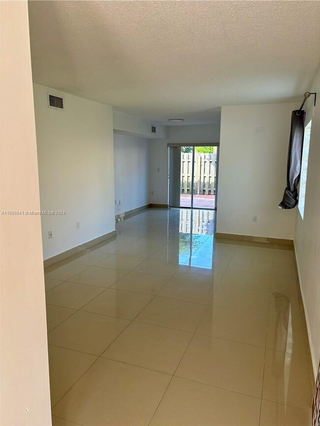 Foto del edificio - 15510 SW 133rd Pl