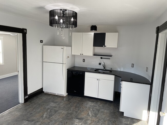 Building Photo - 2115 Beechmont Ave