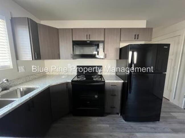 Building Photo - 3565 E Gample Ave