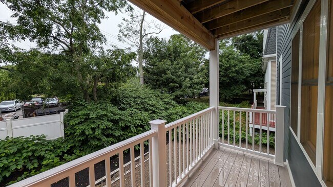 Foto del edificio - Brand New Unit for 8/1 - 2-Bed/2-Ba w/ Laundry in Unit