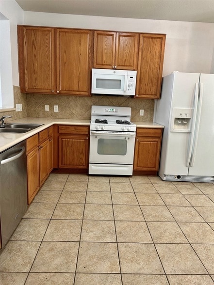 Foto del edificio - 29740 Sullivan Oaks Dr