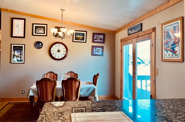 Foto del edificio - 6521 Snowview Dr