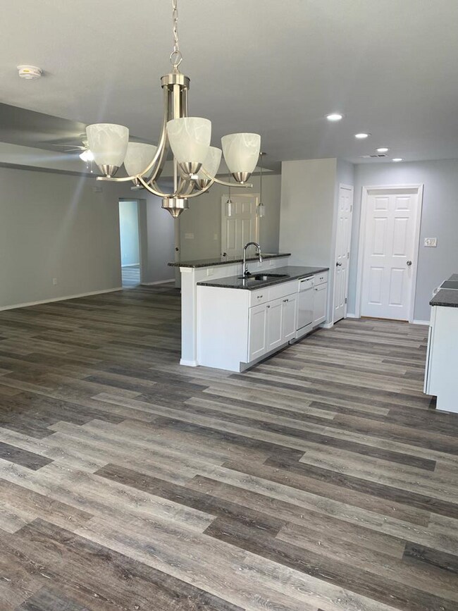 Foto del edificio - Incredible 3 Bedroom Available In Odessa