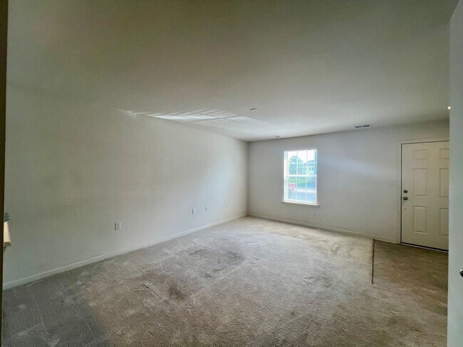 Building Photo - 3 Bed/2.5 Bath Townhome in Ranson