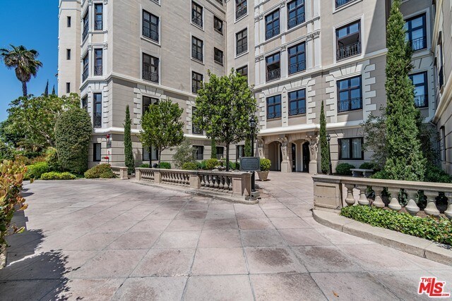Foto del edificio - 316 N Rossmore Ave