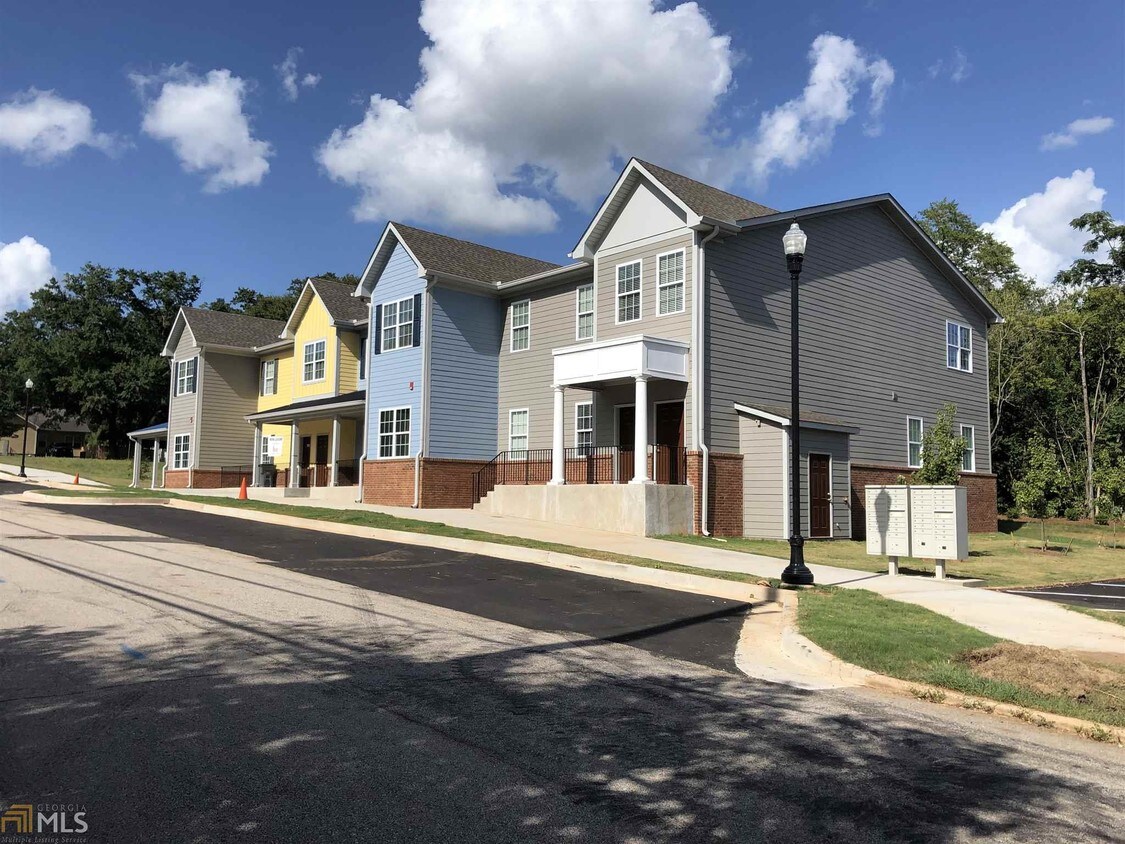 619 Jefferson St Unit A&B, LaGrange, GA 30240 Apartment for Rent in