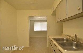 Building Photo - 1224 S Smith Rd