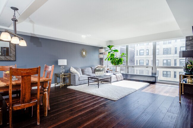Foto del edificio - 2400 N Lakeview Ave