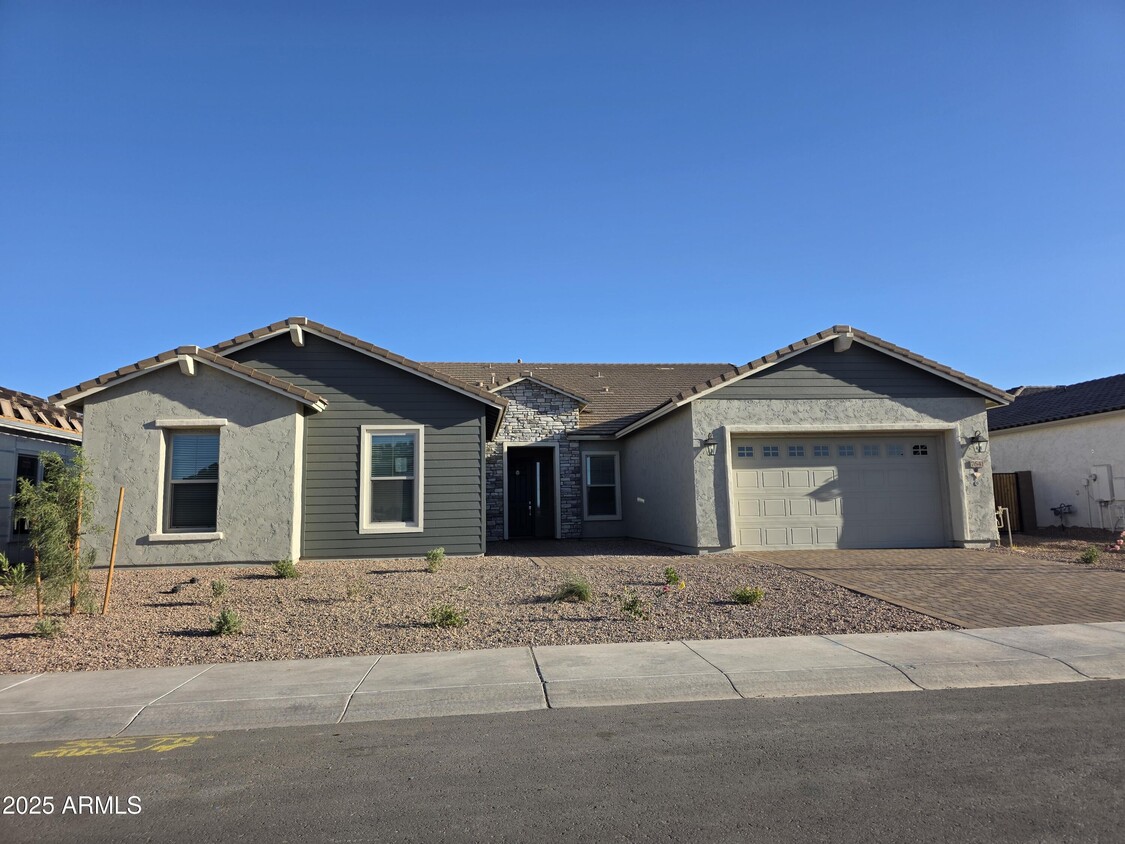 Primary Photo - 7641 W Staghorn Rd