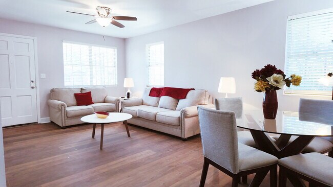 Foto del edificio - Newly Renovated 2 BR/1BA Luxury Apartment Home
