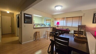 Building Photo - 8341 Valley View Ct
