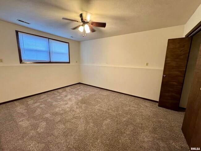 Building Photo - 104 E 9th Ave