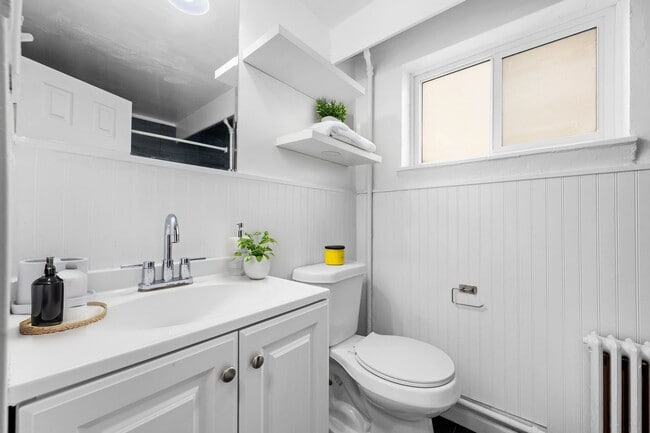 Building Photo - Olympic Garden - Beautiful Renovated Apart...
