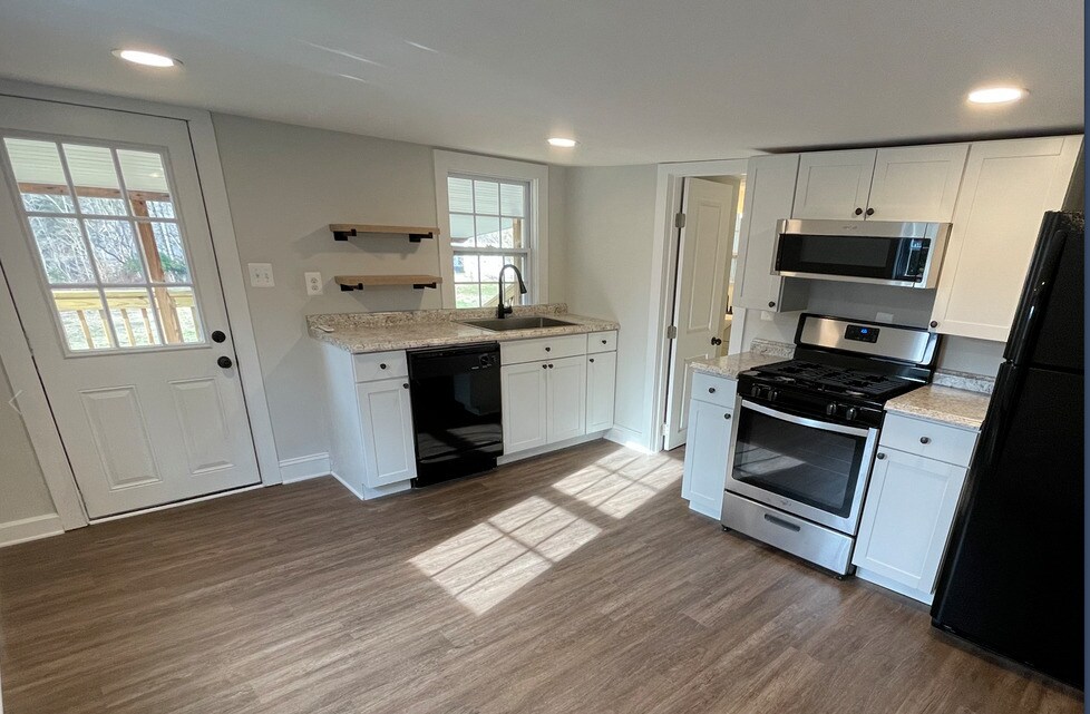 Primary Photo - Riverhill Apartments