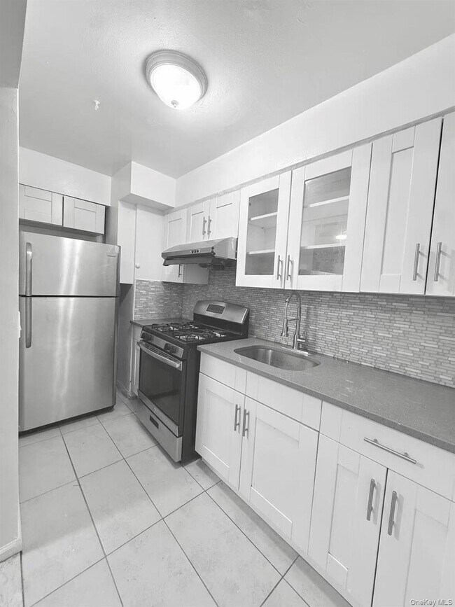 Foto del edificio - 86-16-86-60 60th Ave