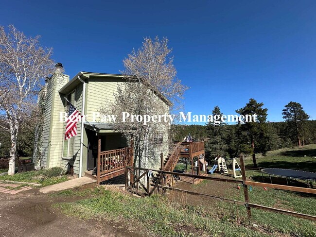 Foto del edificio - "Charming Evergreen Duplex on Conifer Road!"