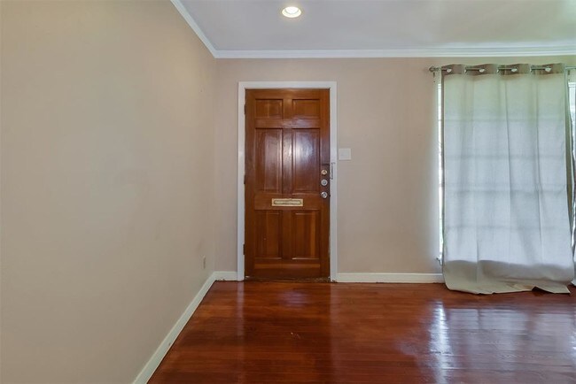 Building Photo - 5106 Beechnut St