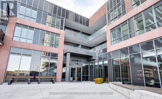 Photo du bâtiment - 2545 Simcoe St N