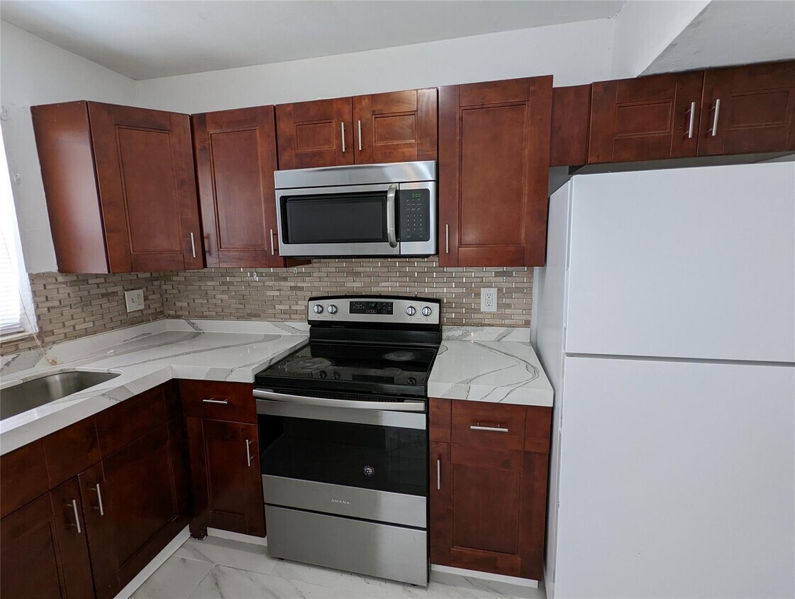 Primary Photo - 2456 NW 52nd Ave