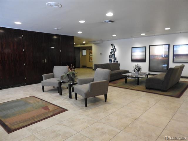 Foto del edificio - 790 N Washington St
