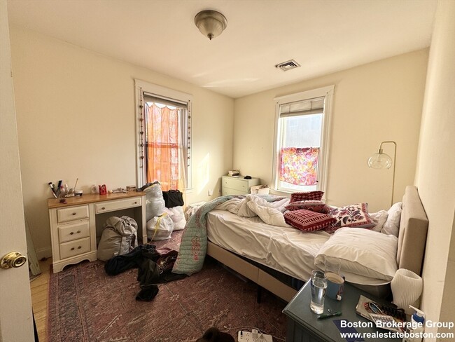 Building Photo - 37 Hillside St